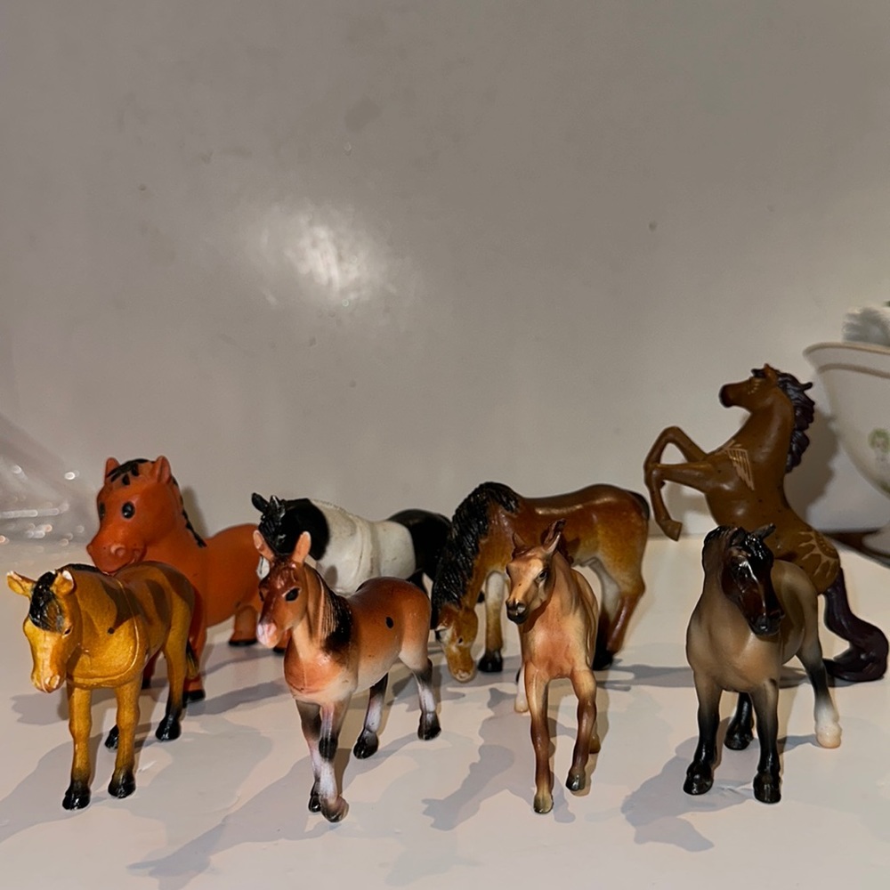 Lot of 8 miniature horses. 3 Breyer, 1 Dwal and rest are no name